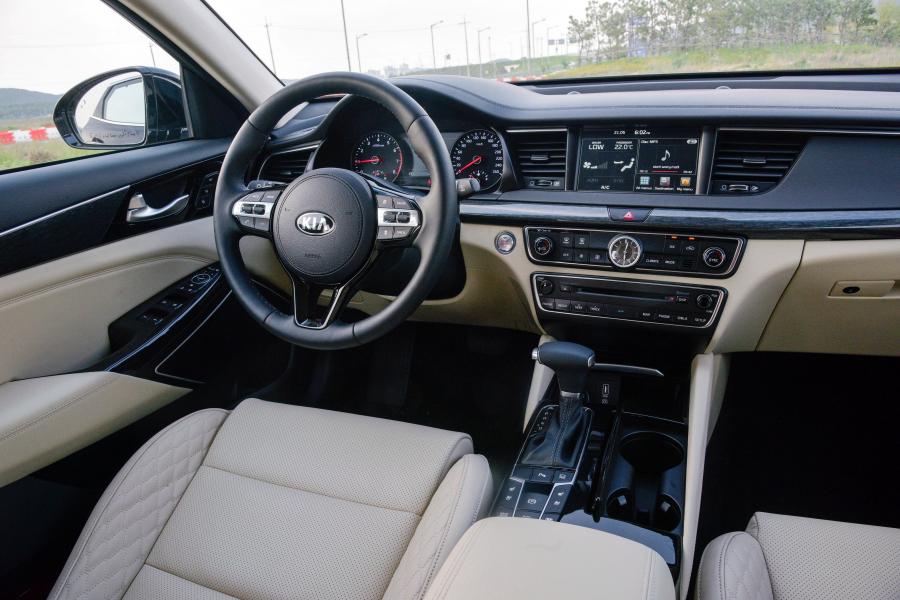  Kia Cadenza 2016 года  (фото 24 из 24)